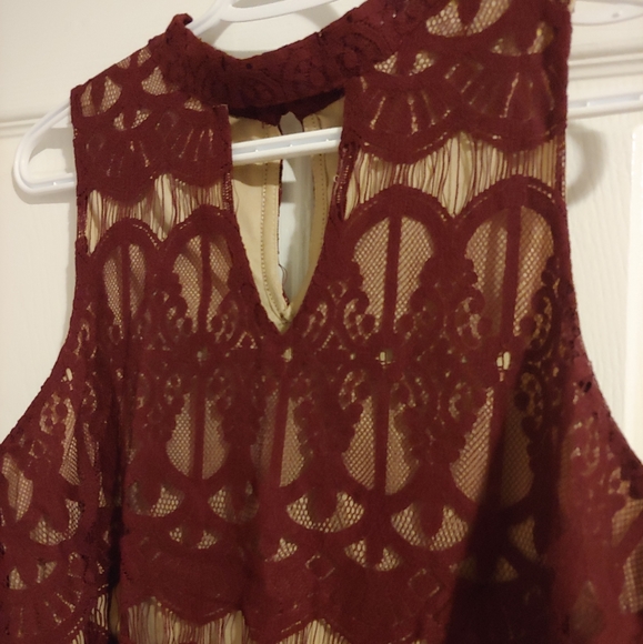 Burgundy Top - Picture 4 of 7